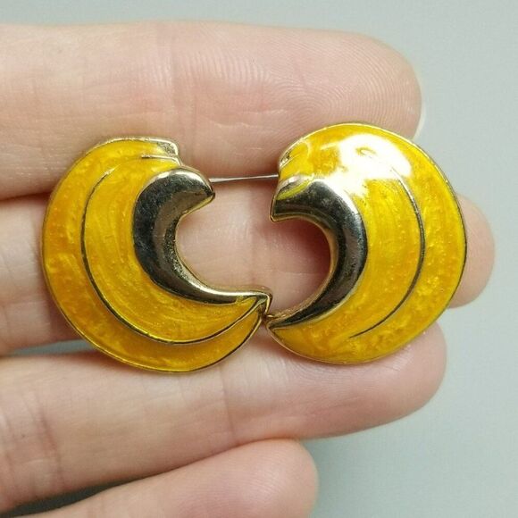 Vintage Yellow Enamel Crescent Shape Stud Earrings, 80s 90s Retro Style - Picture 6 of 6